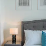 Bright Apartment With Panoramic Cityscape Views