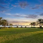 Fam Living - Private Beach Escapes In Palm Jumeirah