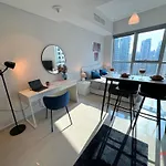 Cozy Marina & Sea View Apt In Bay Central Tower With Modern Gym & Pool, Steps To Beach & Metro