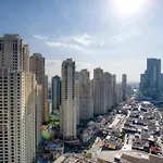 Delightful 1Br In Jbr With Beach Access