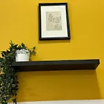 Spacious Mini Partition Room Near Emirates Mall