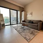 Sol Avenue - Luxury 1 Bedroom Apartment With Full Burj Khalifa View