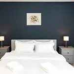 Magical Apartment With Rooftop Pool & Burj Khalifa View