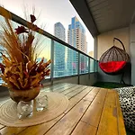 Luxury & Centric Flat With Balcony Views In Marina