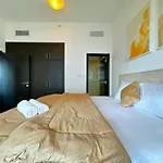 Luxury & Centric Flat With Balcony Views In Marina