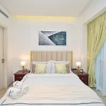 Luxury Escapes - 1Br Apt With Balcony - West Avenue Marina