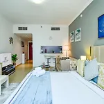 Luxury Escapes - New Lake View Studio In Jlt - Near Metro