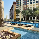 Elegant 2Br Palm Jumeirah Apt With Pool Access