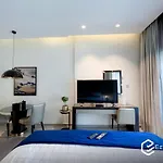 Studio In Damac Majestine Business Bay - Ezytrac Vacation Homes