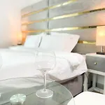 Luxury Room With Marina View Close To Jbr Beach And Metro With Shared Kitchen