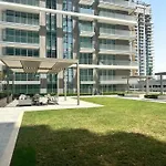 Luxury Apartment With Private Beach At Emaar Beachfront