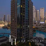 Lux The Stunning Fountain View Suite