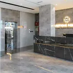 Frank Porter - Majestique Residence 2