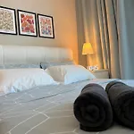 Stylish Marina & Sea View Apt In Studio One, Dubai Marina With Modern Gym & Pool, Steps To Jbr Beach & Metro