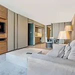 Burj Khalifa, Armani Hotel