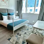 Dubai Marina - 5 Bedroom, Resort Feel, Great Amenities