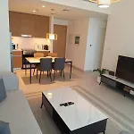Creek Beachfront Heaven: 1Br Luxe Harbor Flat