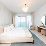 Fantastic And Rare 4Br+Maid\'S In Jbr Walk