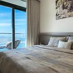 Panoramic Escape With Private Beach, 2Br On High Floor