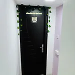 Red Leaf Rooms Near Barjuman Metro Station, Bur Dubai