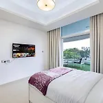 First Class 2Br Expansive Balcony Oasis
