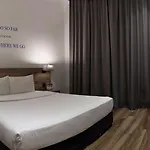 Kingsgate Al Jaddaf Hotel By Millennium