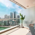 Luxury 1Br At Dubai Marina: Stunning Marina Views, Pool & Gym