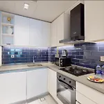 Luxury 2 Bedroom With View-Dubai Business Bay