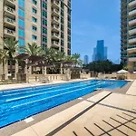 Breathtaking Marina View Apartment In Al Murjan