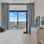Stylish 2Br For 6 With King Beds, Pool, Gym In Jvc