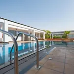 Limited Time Deal Stylish Stay With Great Amenities By Deluxe Holiday Homes