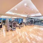 Stunning 1-Bedroom Apartment With Full Burj Khalifa View - 5-Min Walk To Dubai Mall