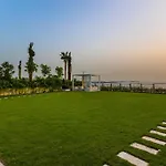First Class Villa Exclusive & Seaside Splendor