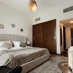 Izzzi - One Bedroom Apartment, Sparkle Tower