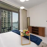 Maison Privee - Upscale Apt With Partial Dubai Marina & Palm Views