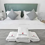 Whole 3 Bedroom With Maids Room House - The Springs - Privat Garden