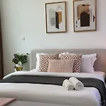 Cozy 2Bhk Near Burj Khalifa