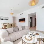 Luxury 3-Bedroom Apartment In Dubai