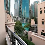 Old Town Luxury: 1-Br Apartment With Large Terrace & Burj Khalifa View