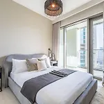 Fully Furnished Apartment With Dubai Mall Access