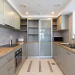 Elegant Spacious Great Location Marina View
