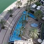 Elegant Spacious Great Location Marina View