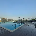 Trophy - Waves Grande Regent Urban Sanctuary