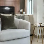 Stylish Upgraded 1 Bed Burj Khalifa Poolside View