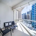 2 Bedroom Escape With Relaxing Marina Views