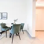 Luxury Stay At Madison 2Bedroom Balcony