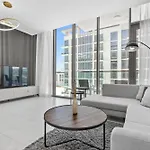 Premium 1-Br With Exquisite Layout In District One