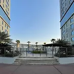 Guestready - Modern Grey With Pool And Gym