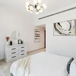 1Br Study Bay Square City View Business Bay