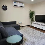 Bungalow 8 - Luxury 1-Bedroom Guest House In Jvt
